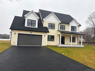 3695 Fieldstone Manor Drive, Mohegan Lake, NY 10547