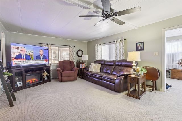 137 JACARANDA DRIVE, Leesburg, FL 34748
