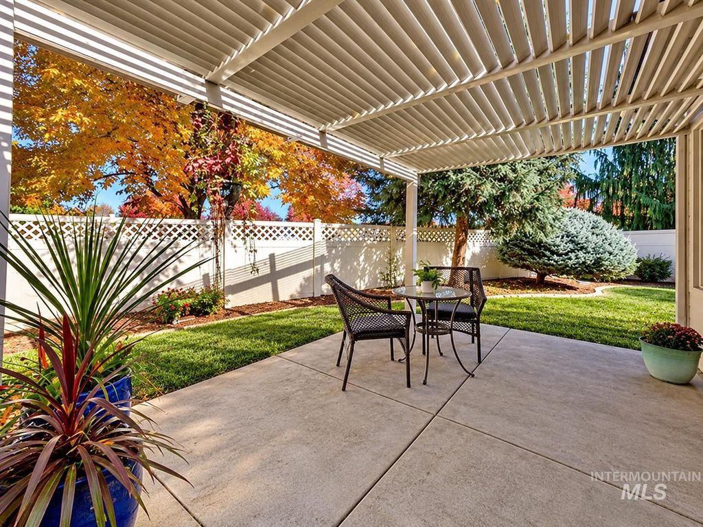 2484 E Summer Dawn, Meridian, ID 83646 photo 2