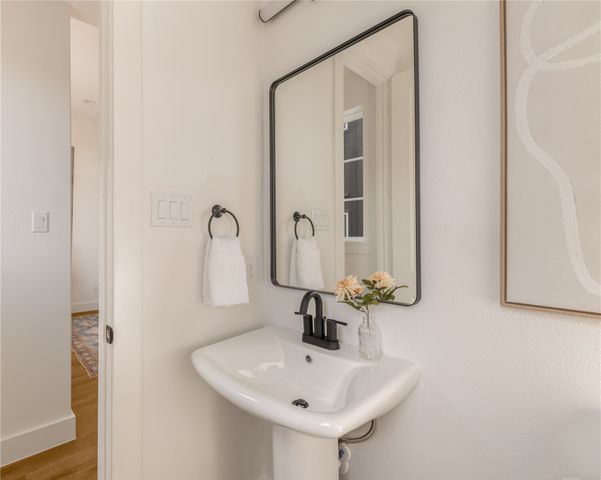 13325 Bee Street 104, Farmers Branch, TX 75234