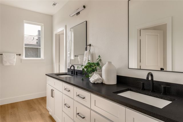 13325 Bee Street 104, Farmers Branch, TX 75234