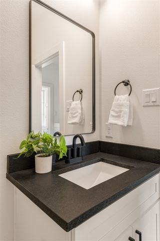 13325 Bee Street 104, Farmers Branch, TX 75234