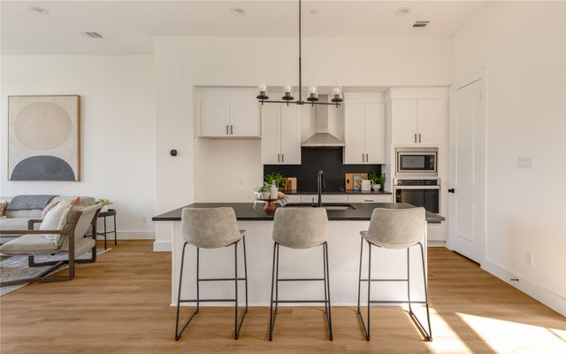 13325 Bee Street 104, Farmers Branch, TX 75234