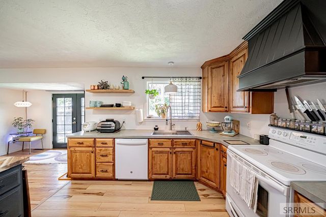 395 Redwood Drive, Idaho Falls, ID 83401