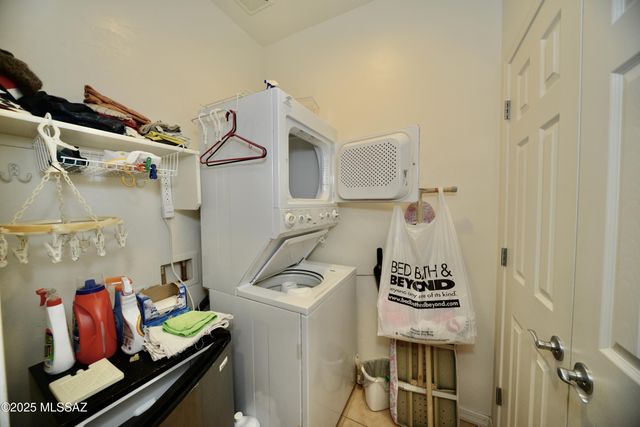 733 W Shadow Wood Street, Green Valley, AZ 85614