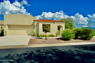 733 W Shadow Wood Street, Green Valley, AZ 85614