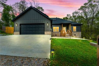 3 Yardley Circle, Bella Vista, AR 72714