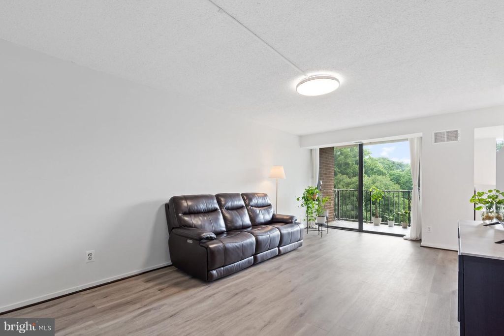 2311 PIMMIT DR #606, Falls Church, VA 22043