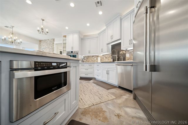 9433 S 282nd East Avenue, Broken Arrow, OK 74014