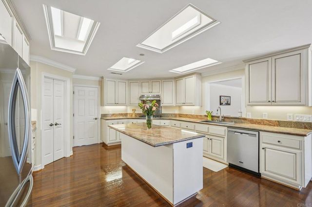 707 S Live Oak Park Road, Fallbrook, CA 92028