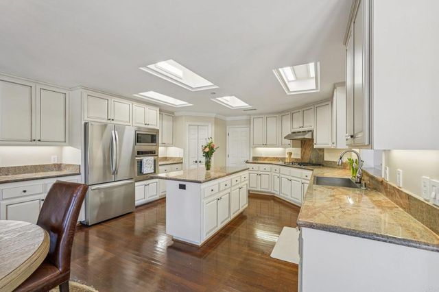 707 S Live Oak Park Road, Fallbrook, CA 92028