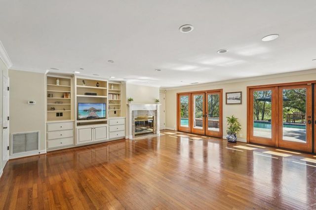 707 S Live Oak Park Road, Fallbrook, CA 92028