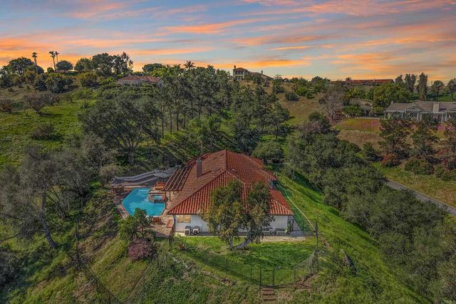 707 S Live Oak Park Road, Fallbrook, CA 92028