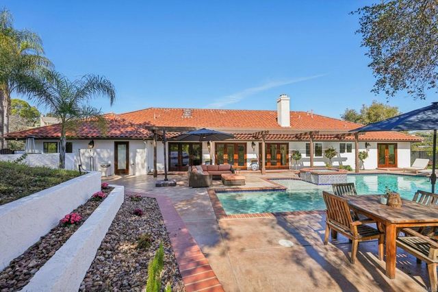 707 S Live Oak Park Road, Fallbrook, CA 92028