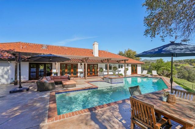 707 S Live Oak Park Road, Fallbrook, CA 92028