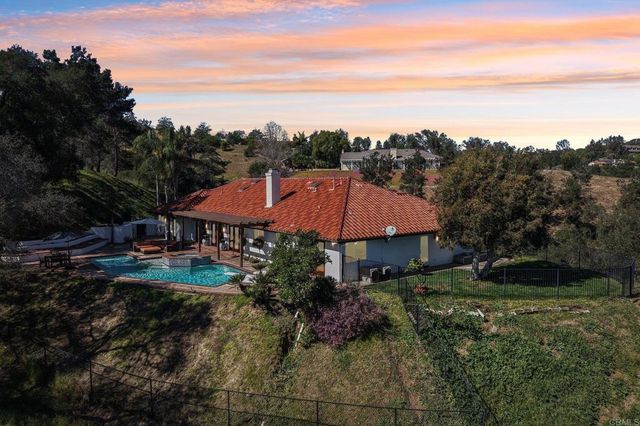 707 S Live Oak Park Road, Fallbrook, CA 92028