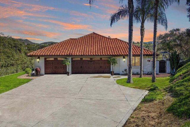 707 S Live Oak Park Road, Fallbrook, CA 92028