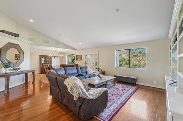 707 S Live Oak Park Road, Fallbrook, CA 92028