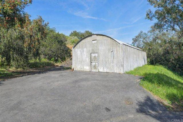 707 S Live Oak Park Road, Fallbrook, CA 92028