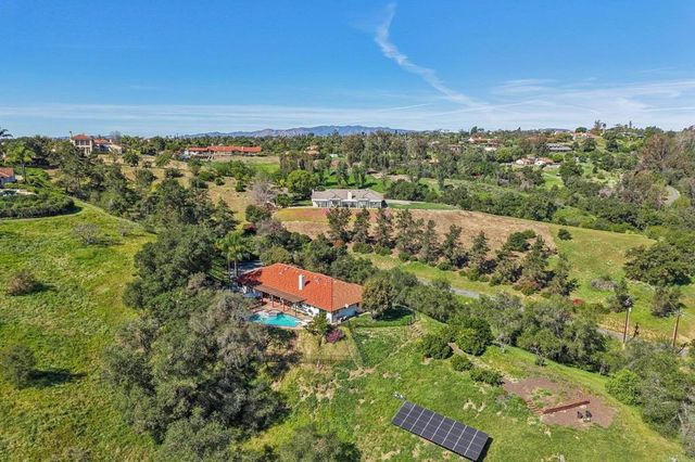 707 S Live Oak Park Road, Fallbrook, CA 92028