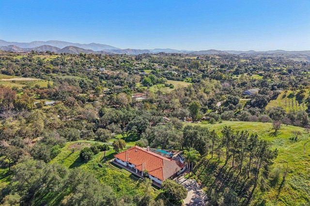 707 S Live Oak Park Road, Fallbrook, CA 92028