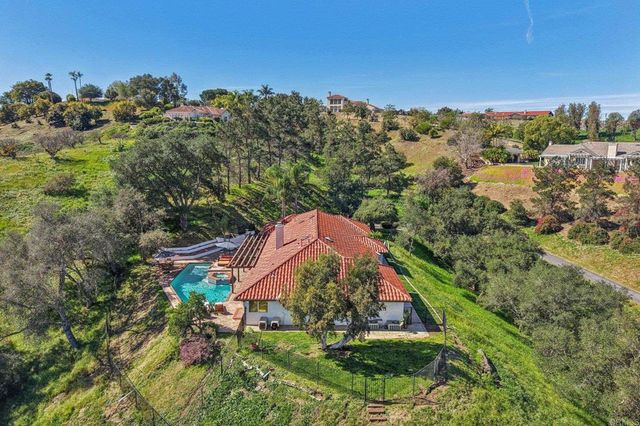 707 S Live Oak Park Road, Fallbrook, CA 92028