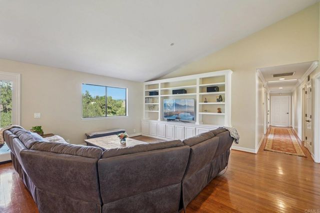 707 S Live Oak Park Road, Fallbrook, CA 92028