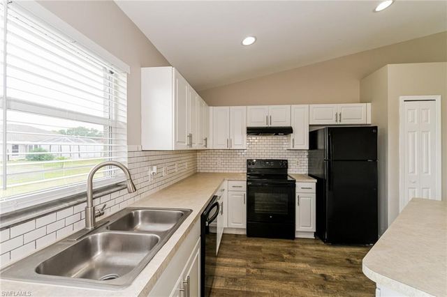 123 Blackstone DR, Fort Myers, FL 33913