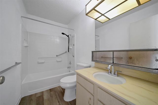 10520 Hammerly Boulevard 249, Houston, TX 77043