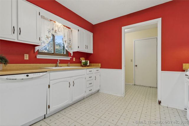 4600 Cara Lee Lane, Bartlesville, OK 74006