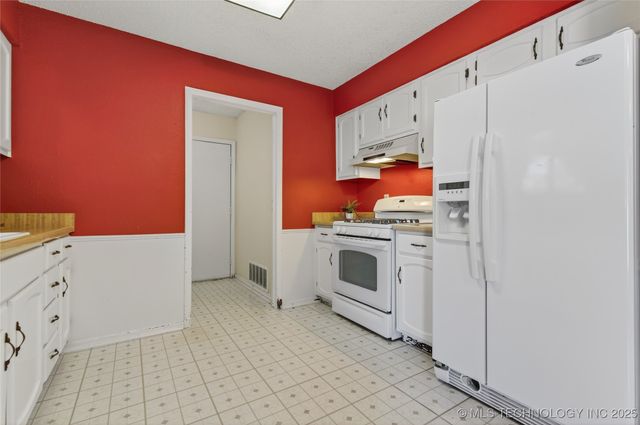 4600 Cara Lee Lane, Bartlesville, OK 74006