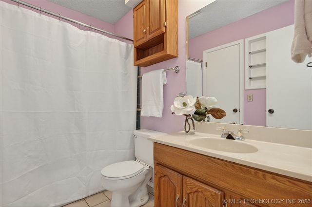 4600 Cara Lee Lane, Bartlesville, OK 74006