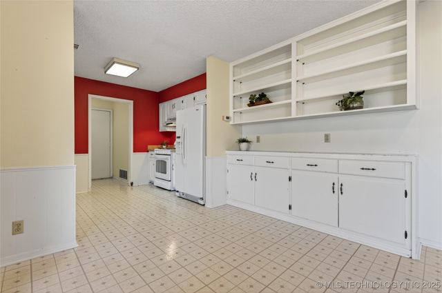 4600 Cara Lee Lane, Bartlesville, OK 74006