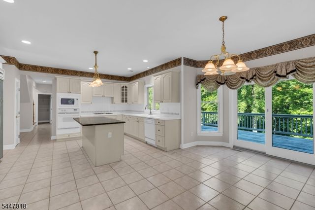 15 Mattben Dr, Warren Twp., NJ 07059