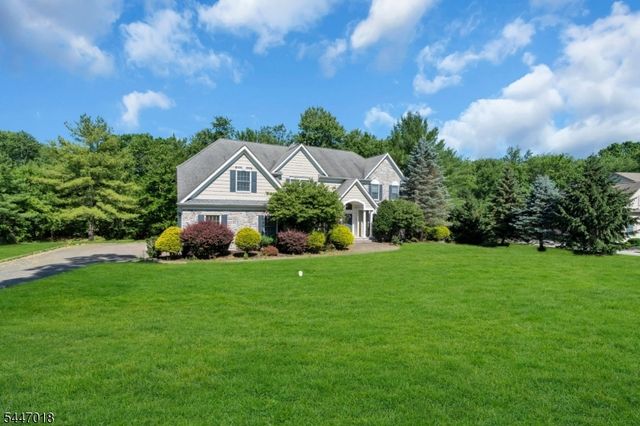 15 Mattben Dr, Warren Twp., NJ 07059