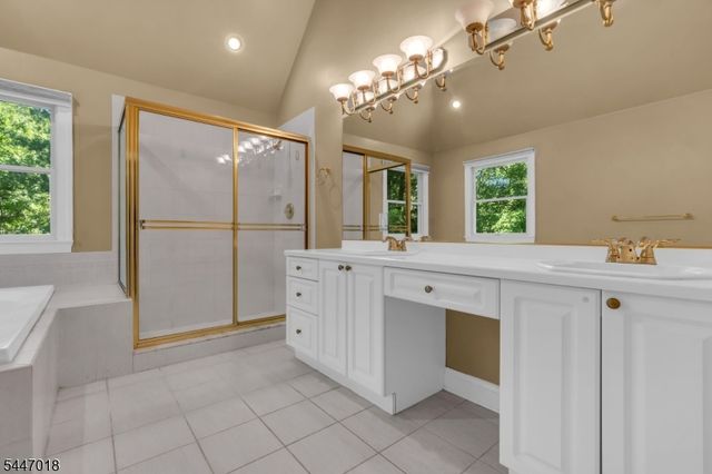 15 Mattben Dr, Warren Twp., NJ 07059