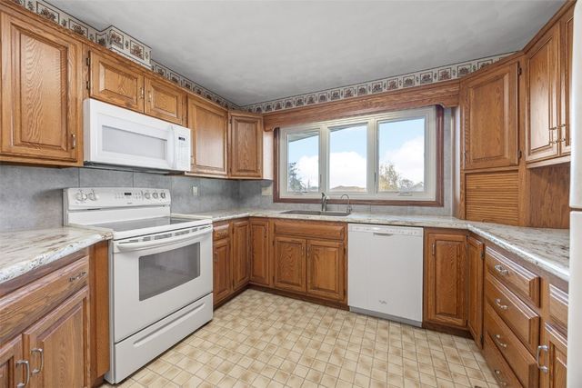 1688 17th Avenue, Marion, IA 52302