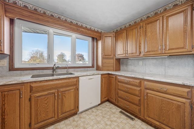 1688 17th Avenue, Marion, IA 52302