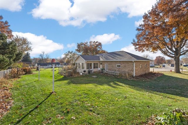 1688 17th Avenue, Marion, IA 52302