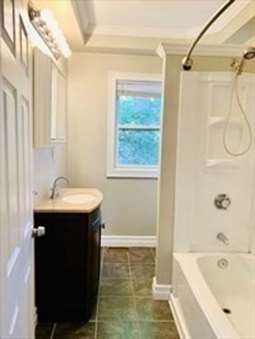 684 Washington St 2, Braintree, MA 02184
