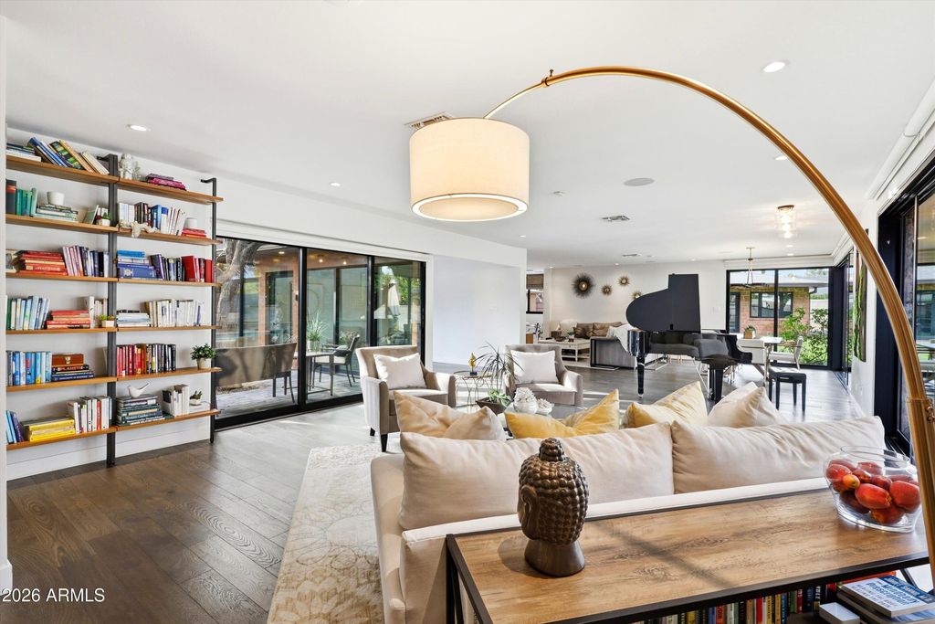 Image 3 of property listing at 540 W SOLANO Drive, Phoenix, AZ 85013