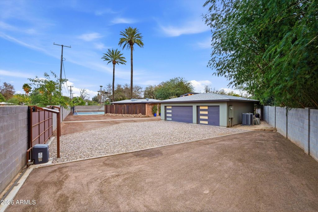 Image 45 of property listing at 540 W SOLANO Drive, Phoenix, AZ 85013