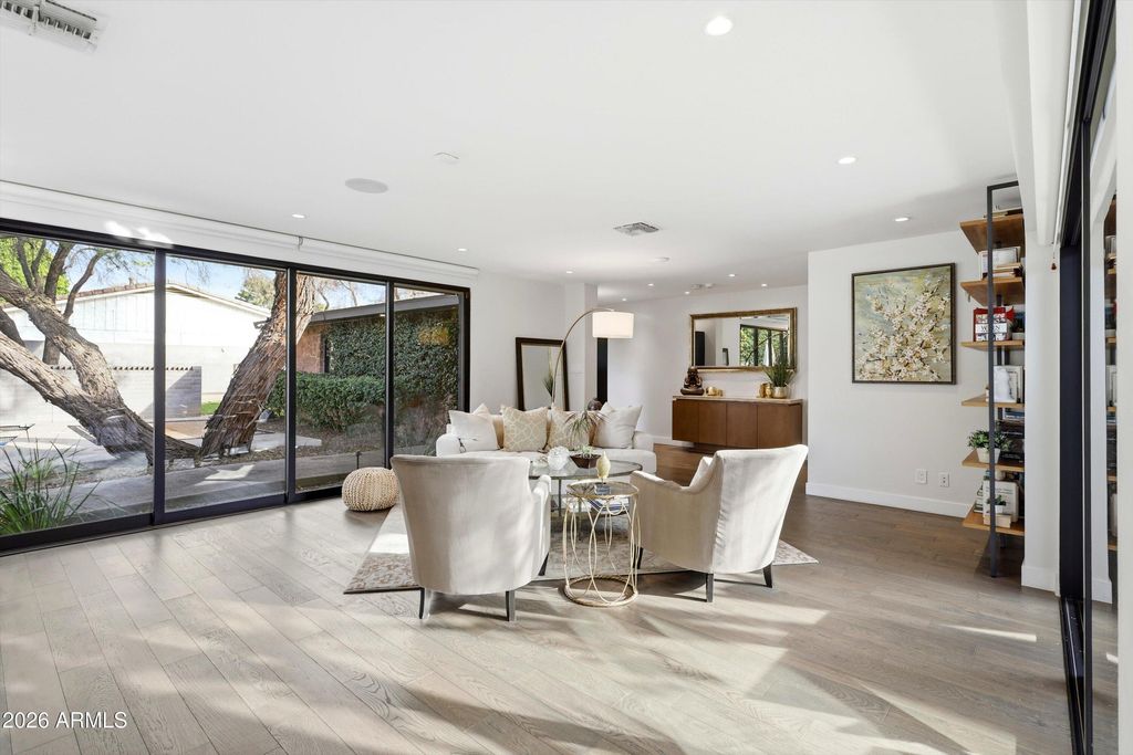 Image 5 of property listing at 540 W SOLANO Drive, Phoenix, AZ 85013