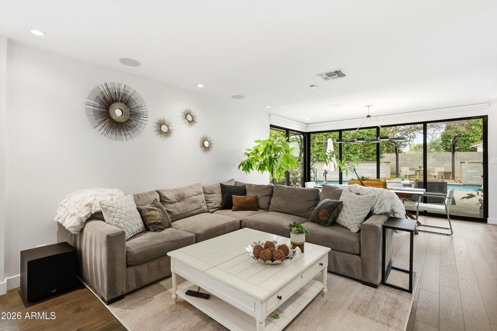 Image 7 of property listing at 540 W SOLANO Drive, Phoenix, AZ 85013