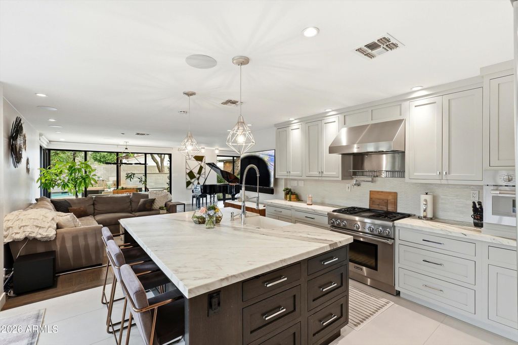 Image 9 of property listing at 540 W SOLANO Drive, Phoenix, AZ 85013