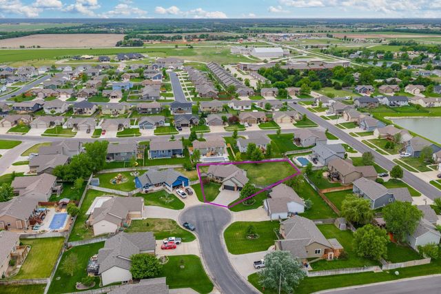 1222 N Oak Ridge Ct, Goddard, KS 67052