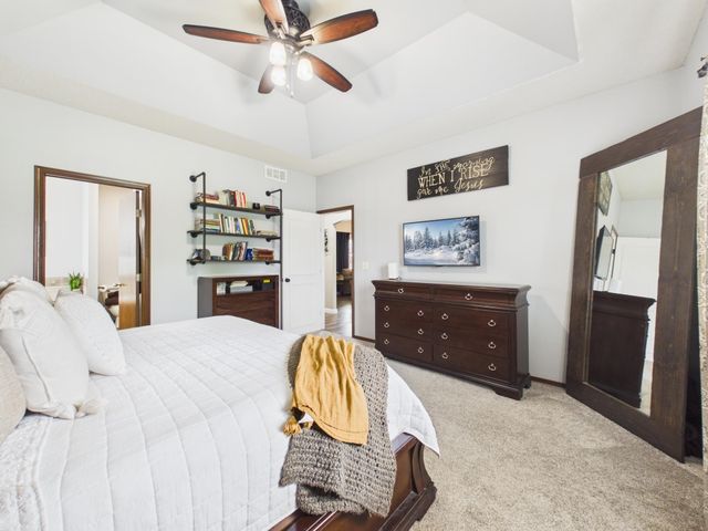 1222 N Oak Ridge Ct, Goddard, KS 67052