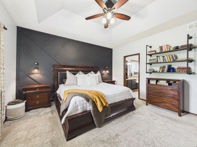 1222 N Oak Ridge Ct, Goddard, KS 67052