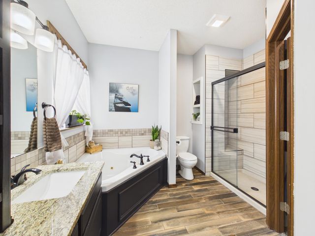 1222 N Oak Ridge Ct, Goddard, KS 67052