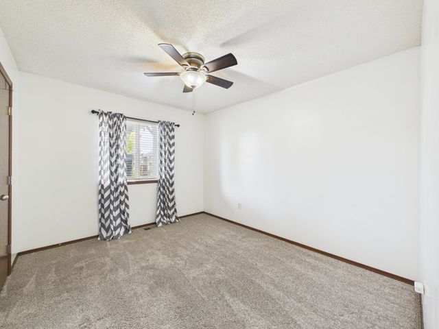 1222 N Oak Ridge Ct, Goddard, KS 67052